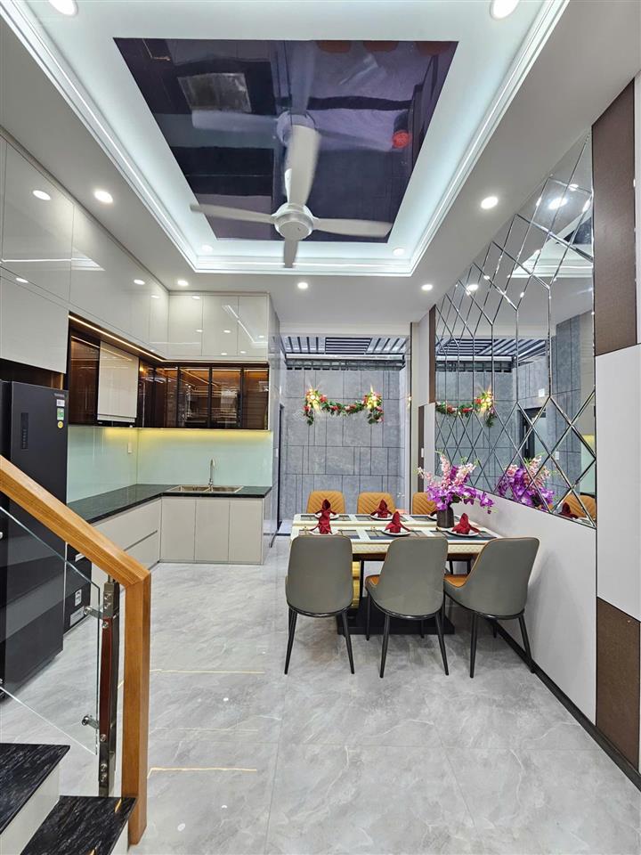 Nhà 1 trêt 2 lầu ,kdc tiện ích ,p, bình chuẩn ,cách dt743 100m.full nội thất & thổ cư