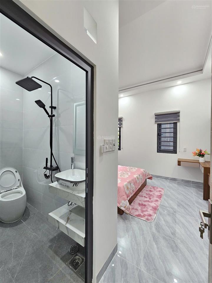 Nhà 1 trêt 2 lầu ,kdc tiện ích ,p, bình chuẩn ,cách dt743 100m.full nội thất & thổ cư