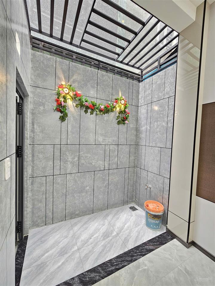 Nhà 1 trêt 2 lầu ,kdc tiện ích ,p, bình chuẩn ,cách dt743 100m.full nội thất & thổ cư
