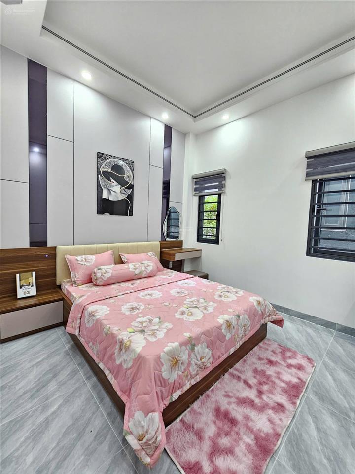 Nhà 1 trêt 2 lầu ,kdc tiện ích ,p, bình chuẩn ,cách dt743 100m.full nội thất & thổ cư