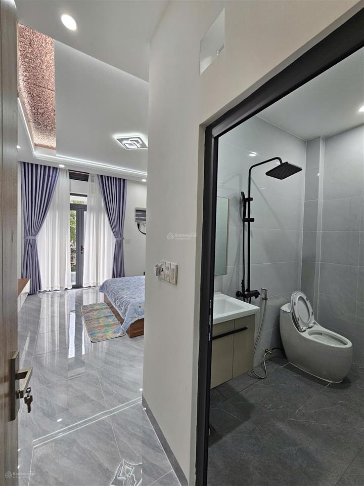 Nhà 1 trêt 2 lầu ,kdc tiện ích ,p, bình chuẩn ,cách dt743 100m.full nội thất & thổ cư