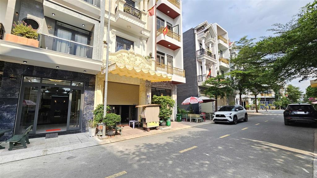 Nhà 1 trêt 2 lầu ,kdc tiện ích ,p, bình chuẩn ,cách dt743 100m.full nội thất & thổ cư