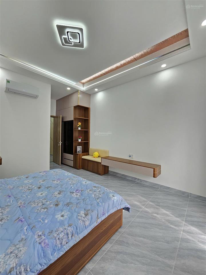 Nhà 1 trêt 2 lầu ,kdc tiện ích ,p, bình chuẩn ,cách dt743 100m.full nội thất & thổ cư