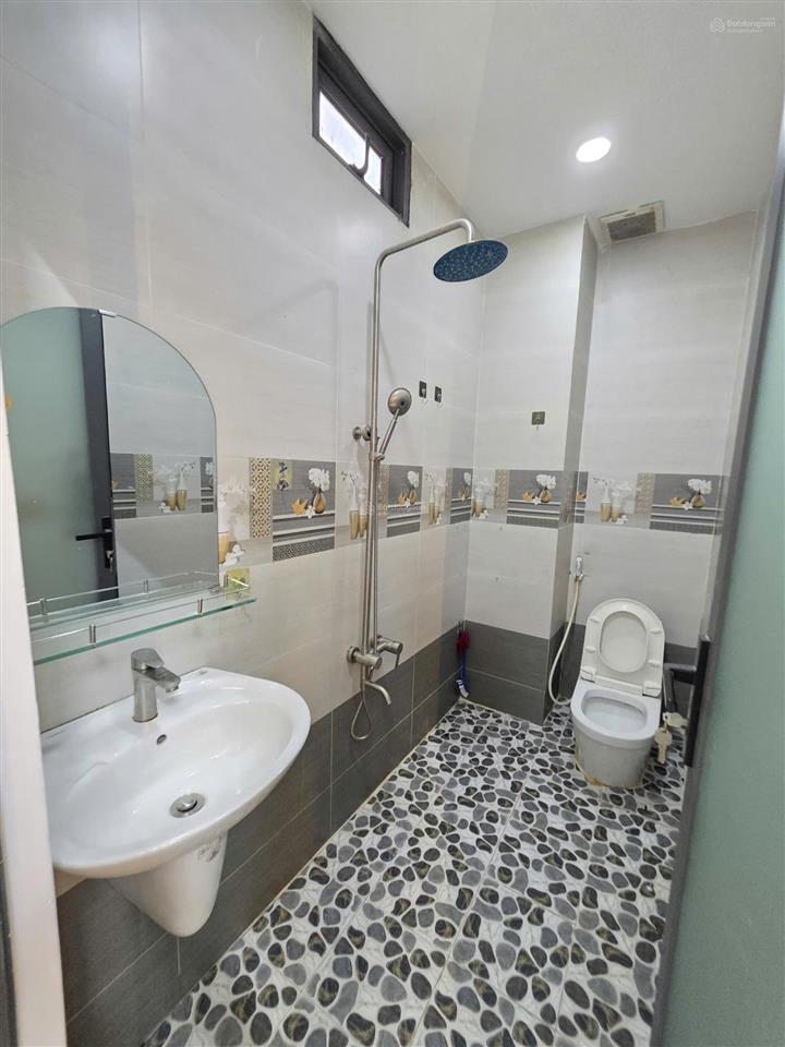 Bán nhà 1 trệt 2 lầu ,chỉ 4,65 tỷ .mặt tiền kd dc ,gần đường đt 743 ,p bình chuẩn .(nt&hc đầy đủ)