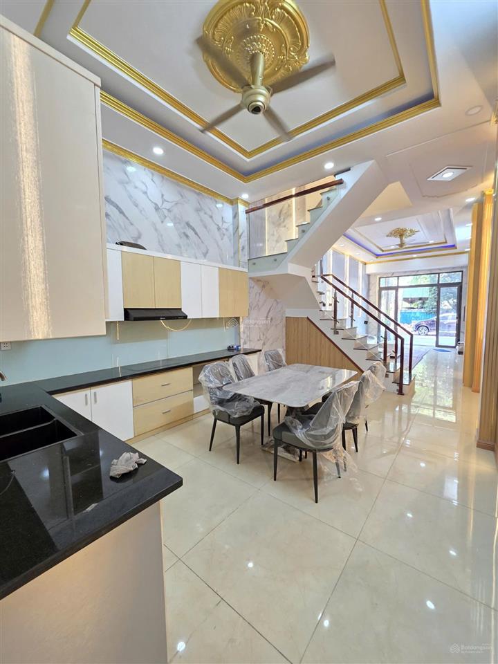 Bán nhà 1 trệt 2 lầu ,chỉ 4,65 tỷ .mặt tiền kd dc ,gần đường đt 743 ,p bình chuẩn .(nt&hc đầy đủ)
