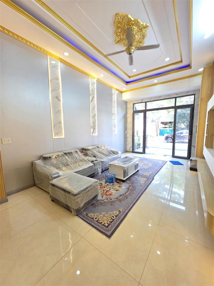 Bán nhà 1 trệt 2 lầu ,chỉ 4,65 tỷ .mặt tiền kd dc ,gần đường đt 743 ,p bình chuẩn .(nt&hc đầy đủ)
