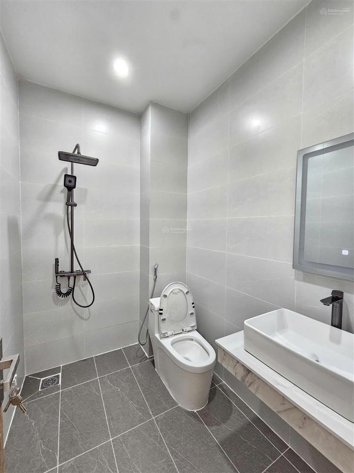 Bán nhà 1 trệt 2 lầu ,kdc hiện hữu đồng bộ .chỉ 4,9 tỷ ,gần dt743 .p ,bình chuẩn .
