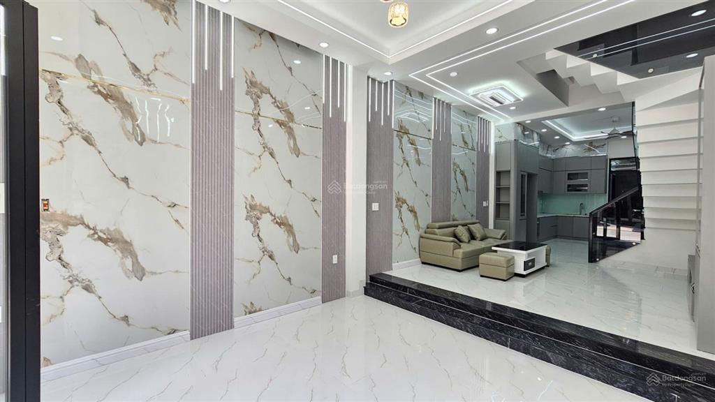 Bán nhà 1 trệt 2 lầu ,kdc hiện hữu đồng bộ .chỉ 4,9 tỷ ,gần dt743 .p ,bình chuẩn .