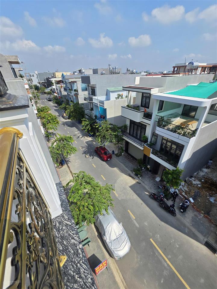 Bán nhà 1 trệt 3 lầu vip gần siêu thị go dĩ an ,thô cư &nội thất full. đầy đủ tất cả tiện ích xq