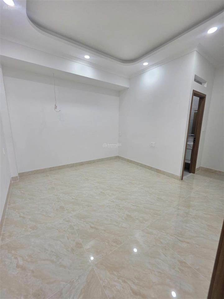 Bán nhà 1 trệt 3 lầu vip gần siêu thị go dĩ an ,thô cư &nội thất full. đầy đủ tất cả tiện ích xq