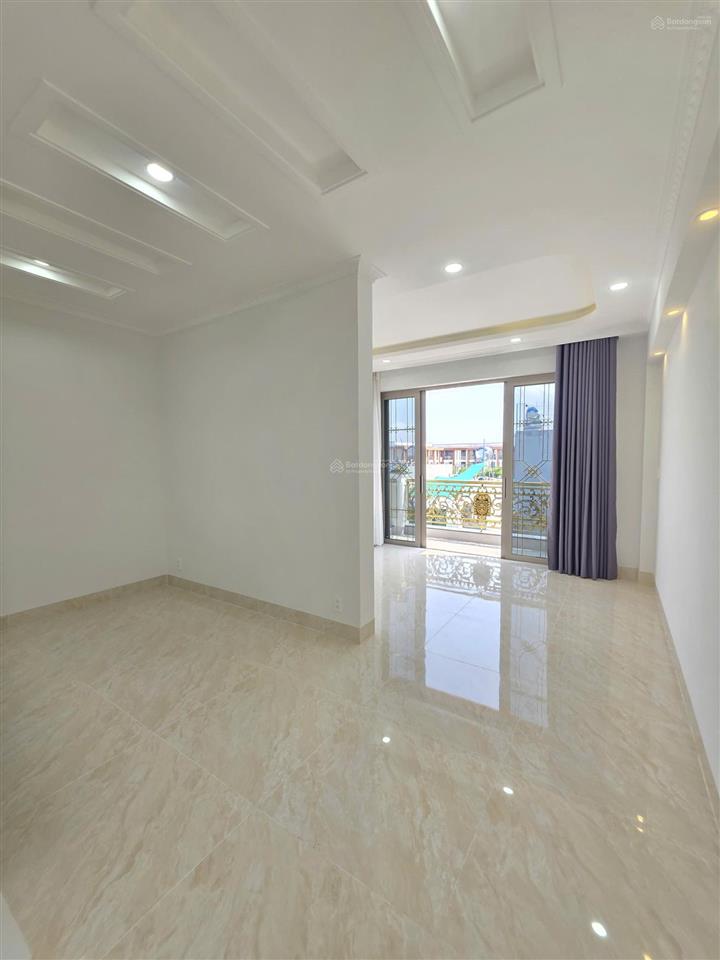 Bán nhà 1 trệt 3 lầu vip gần siêu thị go dĩ an ,thô cư &nội thất full. đầy đủ tất cả tiện ích xq