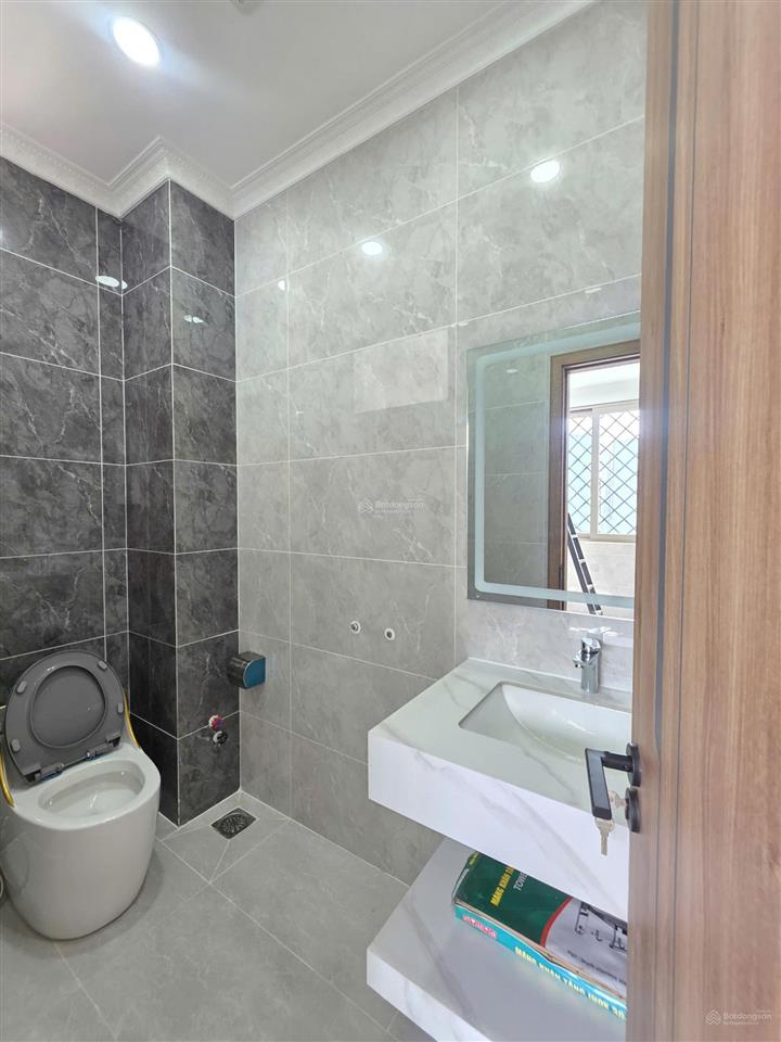 Bán nhà 1 trệt 3 lầu vip gần siêu thị go dĩ an ,thô cư &nội thất full. đầy đủ tất cả tiện ích xq