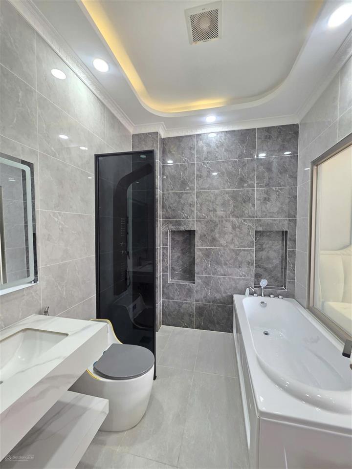 Bán nhà 1 trệt 3 lầu vip gần siêu thị go dĩ an ,thô cư &nội thất full. đầy đủ tất cả tiện ích xq