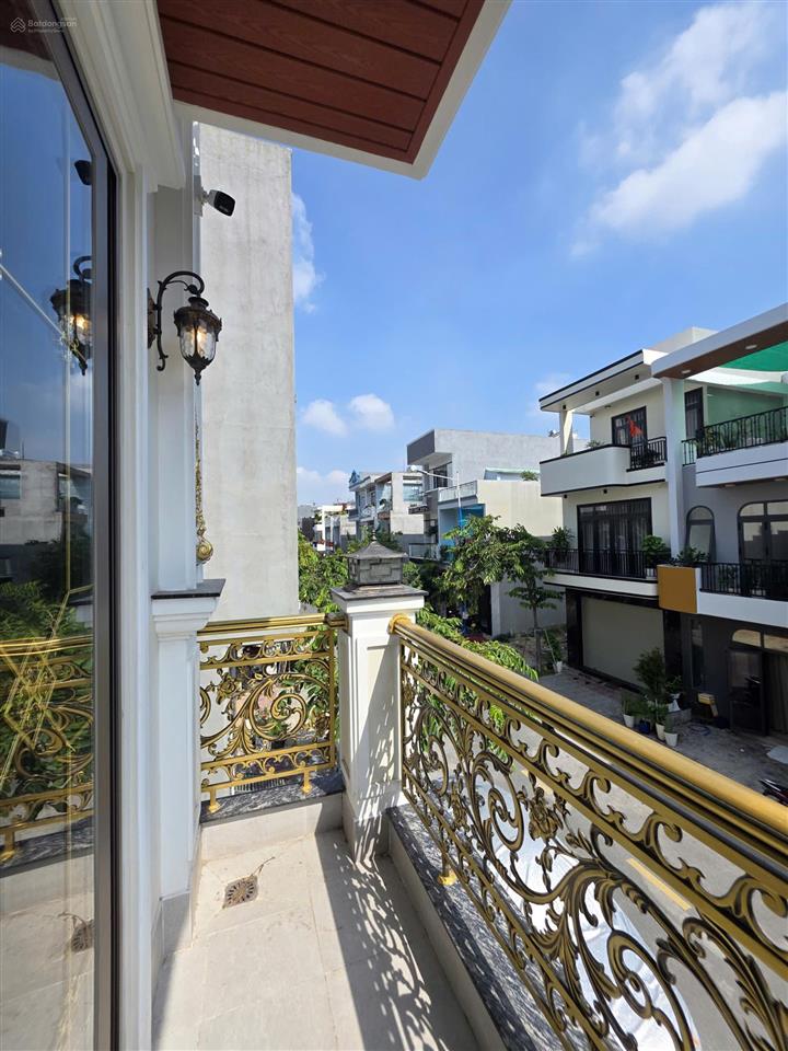 Bán nhà 1 trệt 3 lầu vip gần siêu thị go dĩ an ,thô cư &nội thất full. đầy đủ tất cả tiện ích xq