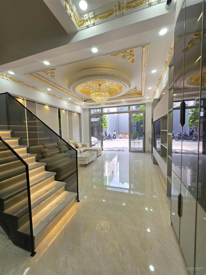 Bán nhà 1 trệt 3 lầu vip gần siêu thị go dĩ an ,thô cư &nội thất full. đầy đủ tất cả tiện ích xq