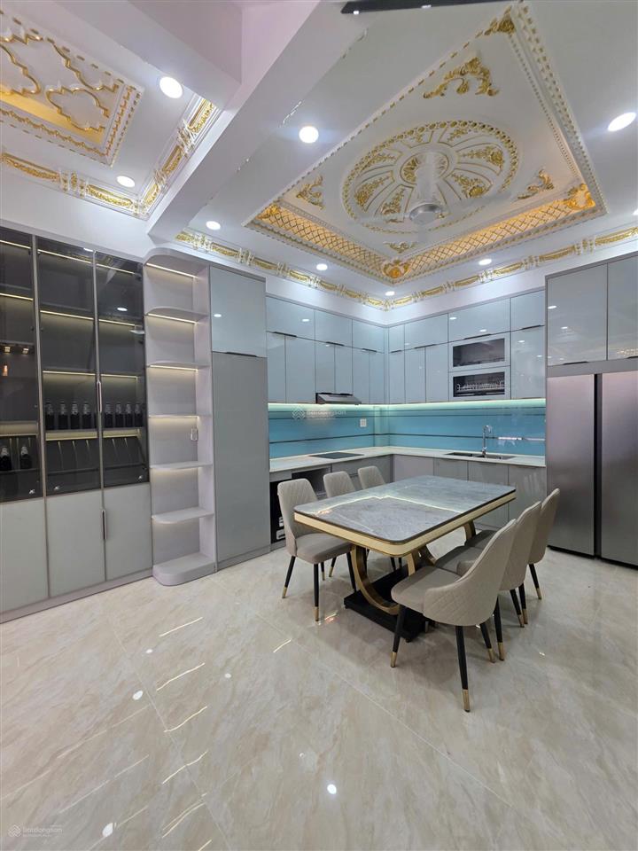 Bán nhà 1 trệt 3 lầu vip gần siêu thị go dĩ an ,thô cư &nội thất full. đầy đủ tất cả tiện ích xq