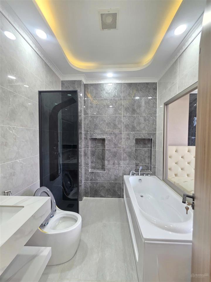 Bán nhà 1 trệt 3 lầu vip gần siêu thị go dĩ an ,thô cư &nội thất full. đầy đủ tất cả tiện ích xq
