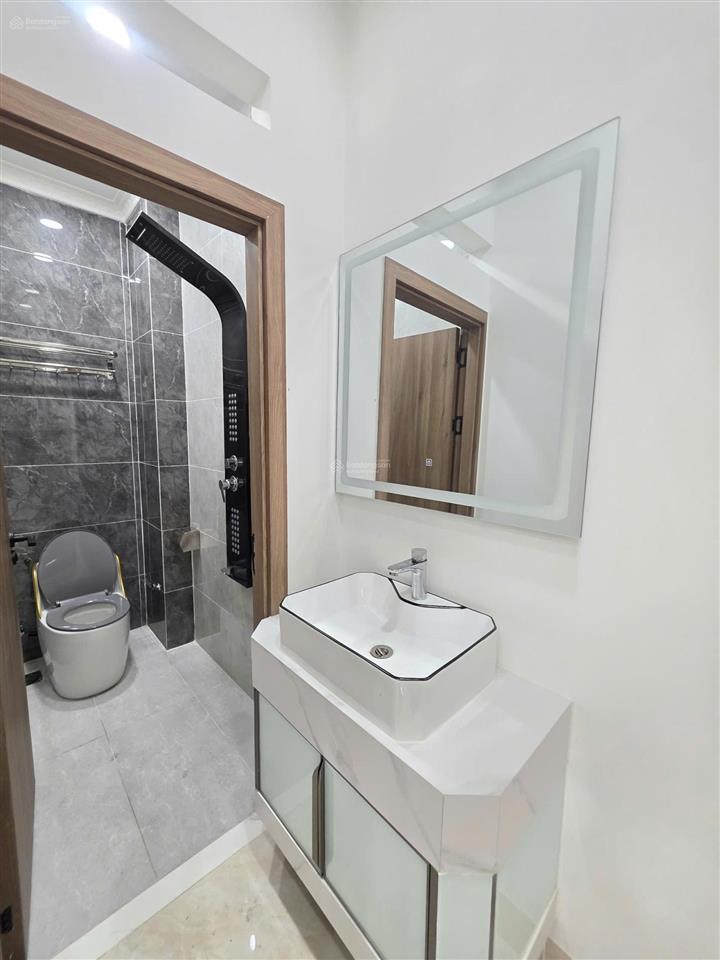 Bán nhà 1 trệt 3 lầu vip gần siêu thị go dĩ an ,thô cư &nội thất full. đầy đủ tất cả tiện ích xq