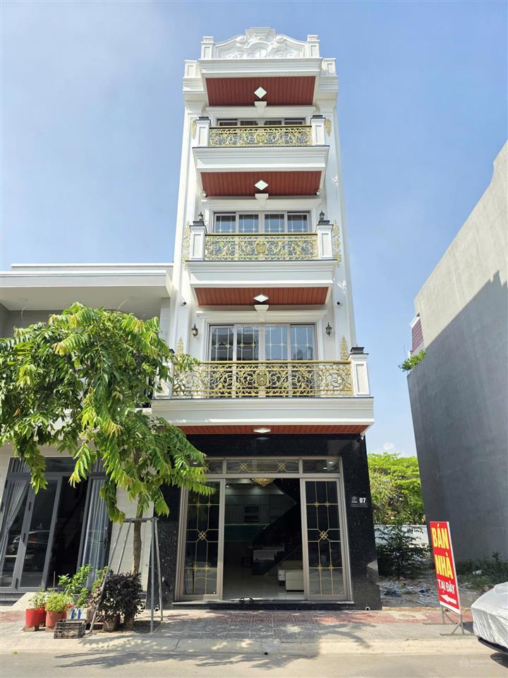 Bán nhà 1 trệt 3 lầu vip gần siêu thị go dĩ an ,thô cư &nội thất full. đầy đủ tất cả tiện ích xq