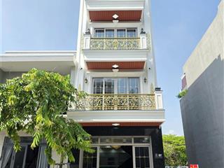 Bán nhà 1 trệt 3 lầu vip gần siêu thị go dĩ an ,thô cư &nội thất full. đầy đủ tất cả tiện ích xq