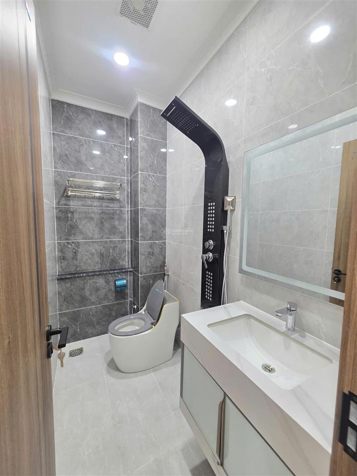 Bán nhà 1 trệt 3 lầu vip gần siêu thị go dĩ an ,thô cư &nội thất full. đầy đủ tất cả tiện ích xq