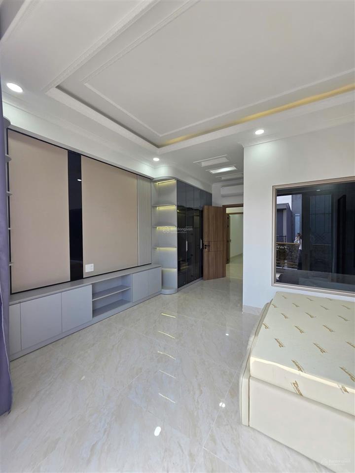 Bán nhà 1 trệt 3 lầu vip gần siêu thị go dĩ an ,thô cư &nội thất full. đầy đủ tất cả tiện ích xq