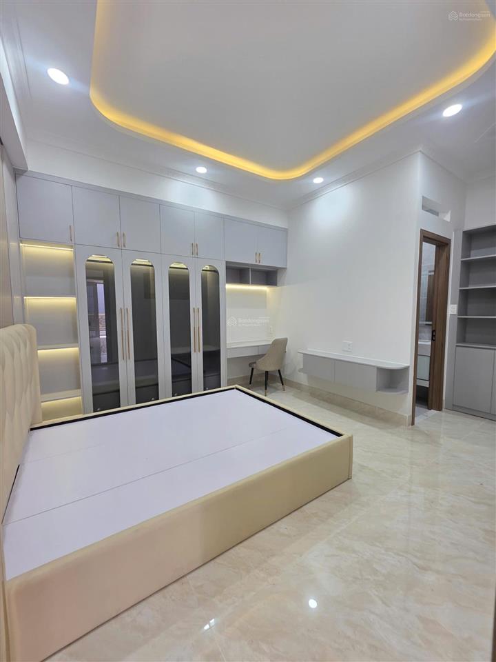 Bán nhà 1 trệt 3 lầu vip gần siêu thị go dĩ an ,thô cư &nội thất full. đầy đủ tất cả tiện ích xq