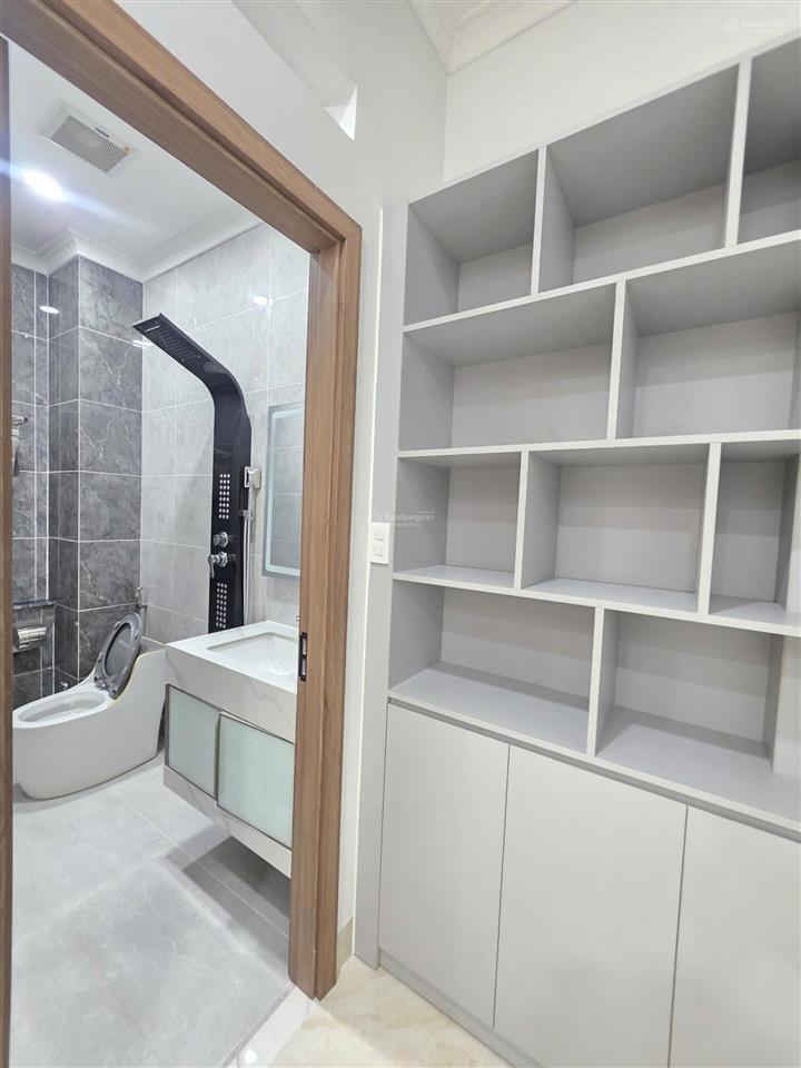 Bán nhà 1 trệt 3 lầu vip gần siêu thị go dĩ an ,thô cư &nội thất full. đầy đủ tất cả tiện ích xq