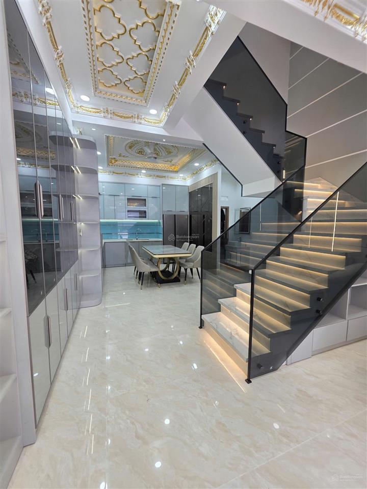 Bán nhà 1 trệt 3 lầu vip gần siêu thị go dĩ an ,thô cư &nội thất full. đầy đủ tất cả tiện ích xq