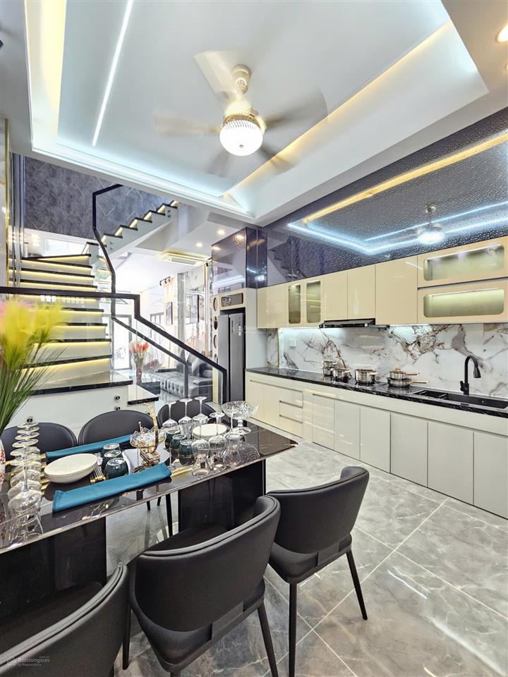 Bán nhà 1 trệt 2lầu .kdc chợ thông dụng , p tân đông hiệp full thổ cư & nội thất . chính chủ