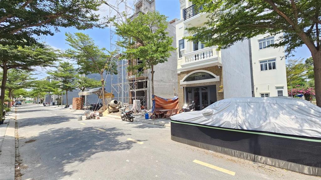Bán nhà 1 trệt 2lầu .kdc chợ thông dụng , p tân đông hiệp full thổ cư & nội thất . chính chủ