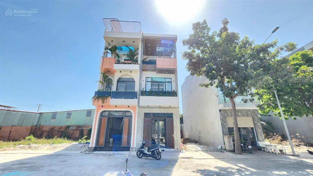 Bán nhà 1 trệt 2 lầu . hoàn công ,kdc ngã tư bình chuẩn .tp ,thuận an .full thổ cư & nội thất
