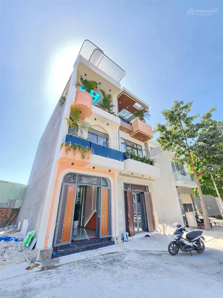 Bán nhà 1 trệt 2 lầu . hoàn công ,kdc ngã tư bình chuẩn .tp ,thuận an .full thổ cư & nội thất