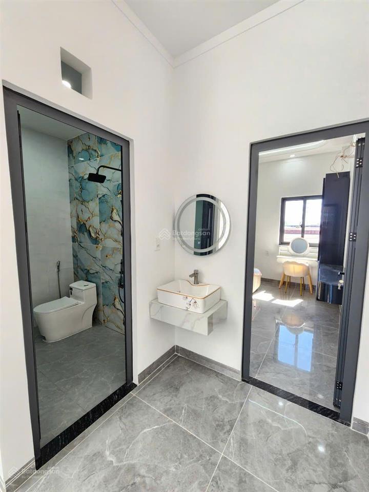 Bán nhà 1 trệt 2 lầu . hoàn công ,kdc ngã tư bình chuẩn .tp ,thuận an .full thổ cư & nội thất