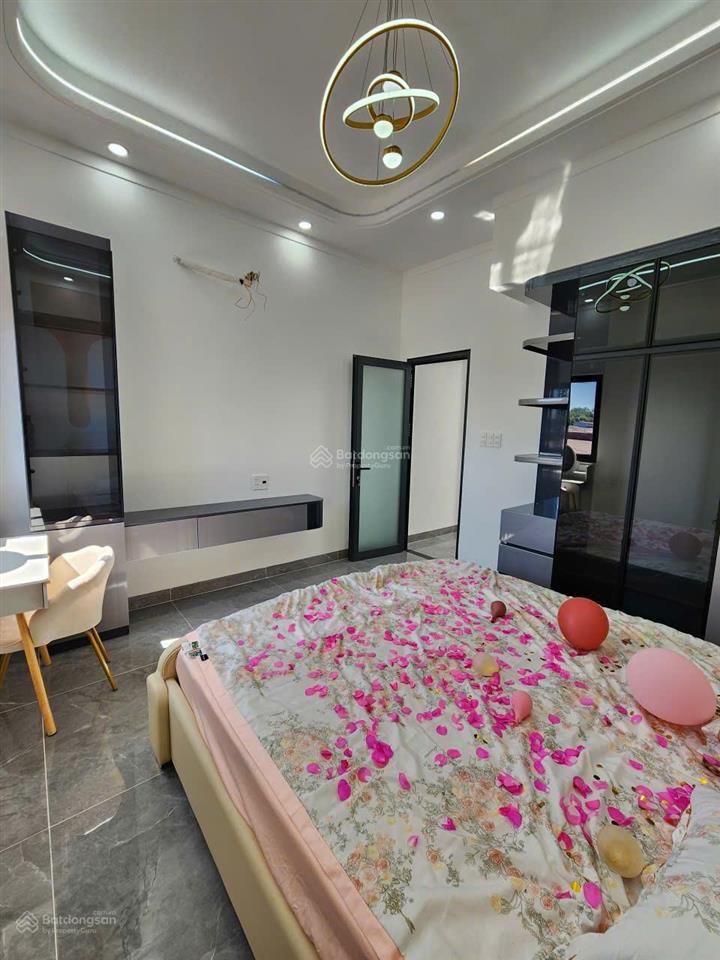 Bán nhà 1 trệt 2 lầu . hoàn công ,kdc ngã tư bình chuẩn .tp ,thuận an .full thổ cư & nội thất