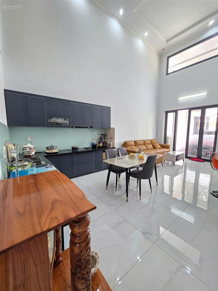 Cần bán gấp nhà 1 trệt 1 lầu ,siêu rẻ .110m2 fuj thổ cư . ngã tư chiêu liêu .trong kdc ,chính chủ