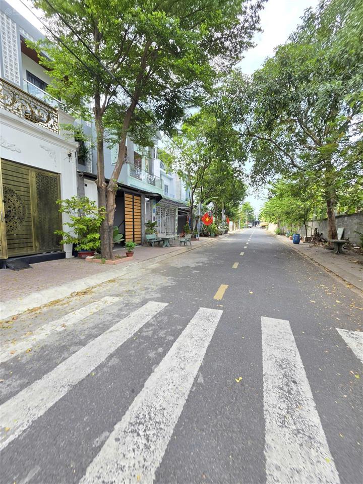 Cần bán gấp nhà 1 trệt 1 lầu ,siêu rẻ .110m2 fuj thổ cư . ngã tư chiêu liêu .trong kdc ,chính chủ