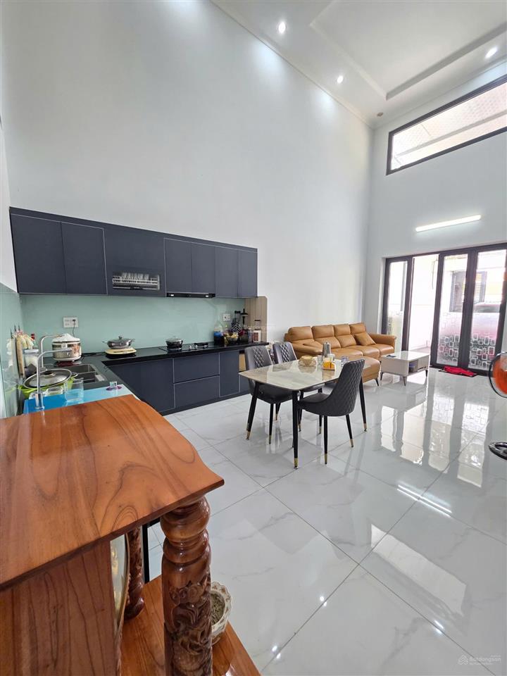 Cần bán gấp nhà 1 trệt 1 lầu ,siêu rẻ .110m2 fuj thổ cư . ngã tư chiêu liêu .trong kdc ,chính chủ