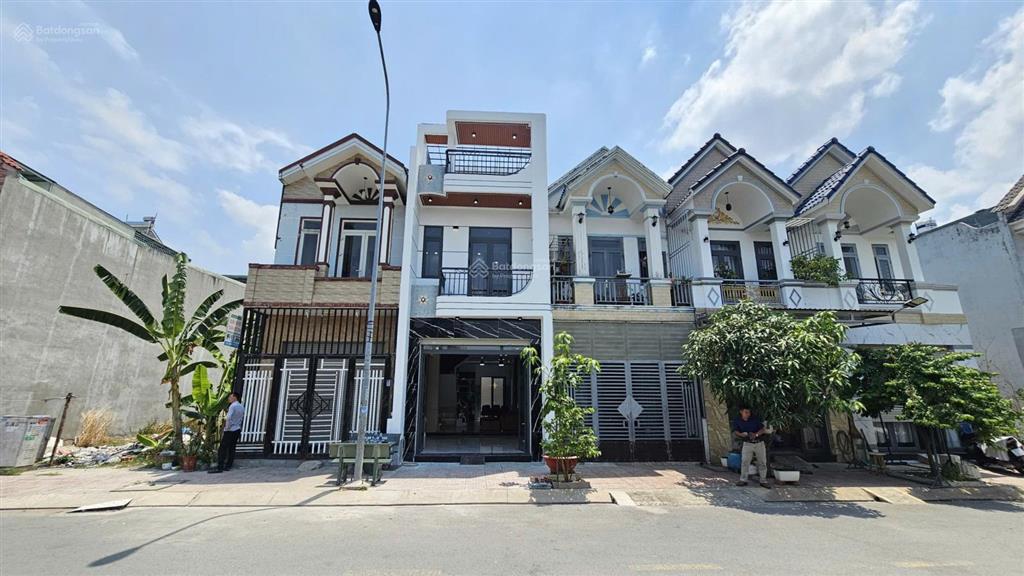 Bán nhà 1 thệt 1 lầu , gần ngã 4 miếu ông cù , dt743 full nội thất , thổ cư & hoàn công. chính chủ
