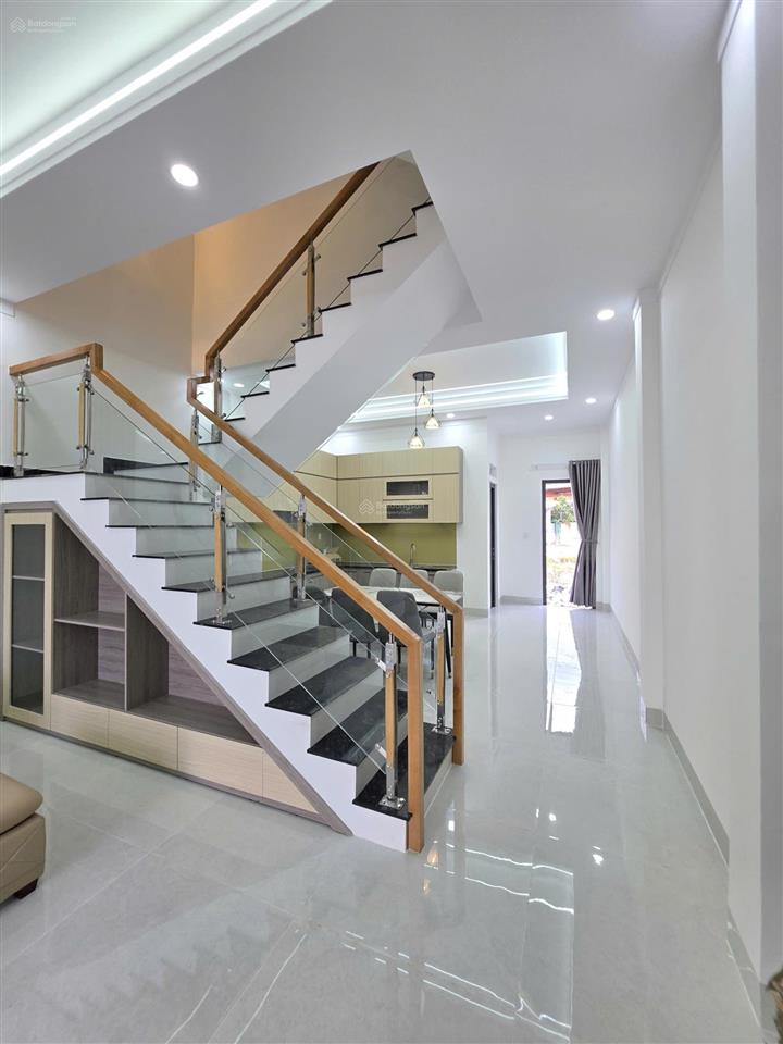 Bán nhà kdc mặt tiền cv siêu vip .90m2 full thổ cư ,&nội thất hoàn công ,gần vòng xoay cầu hang .