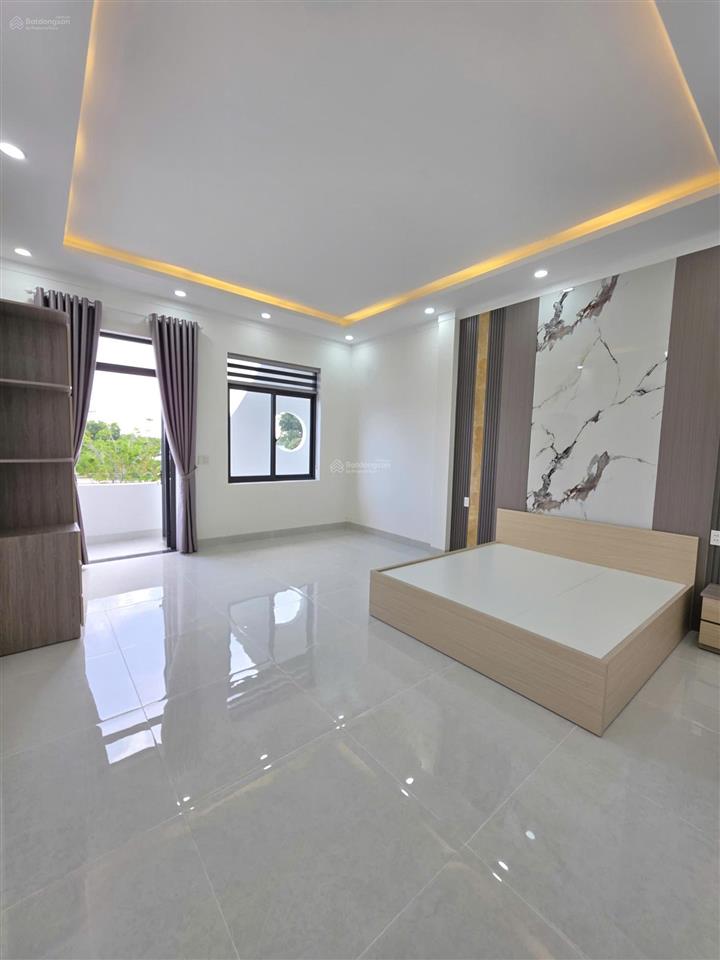 Bán nhà kdc mặt tiền cv siêu vip .90m2 full thổ cư ,&nội thất hoàn công ,gần vòng xoay cầu hang .