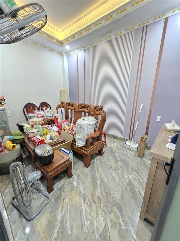 Bán nhà kdc ven sông ,1 trệt 1 lầu ,92,4m full thổ cư ,siêu thoáng mát ,cách miếu ông cù 2km .cc