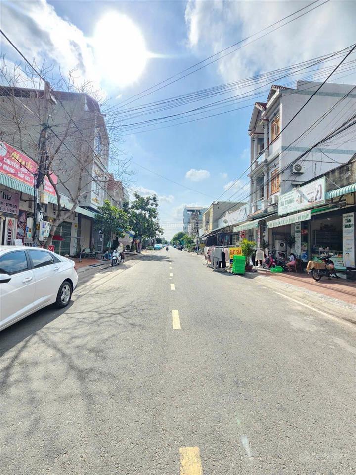 Bán nhà 1 trệt 1 lầu có thêm 4 phòng trọ 150m2 full thổ cư .chỉ 5ty999. gần vòng xoay an phú .