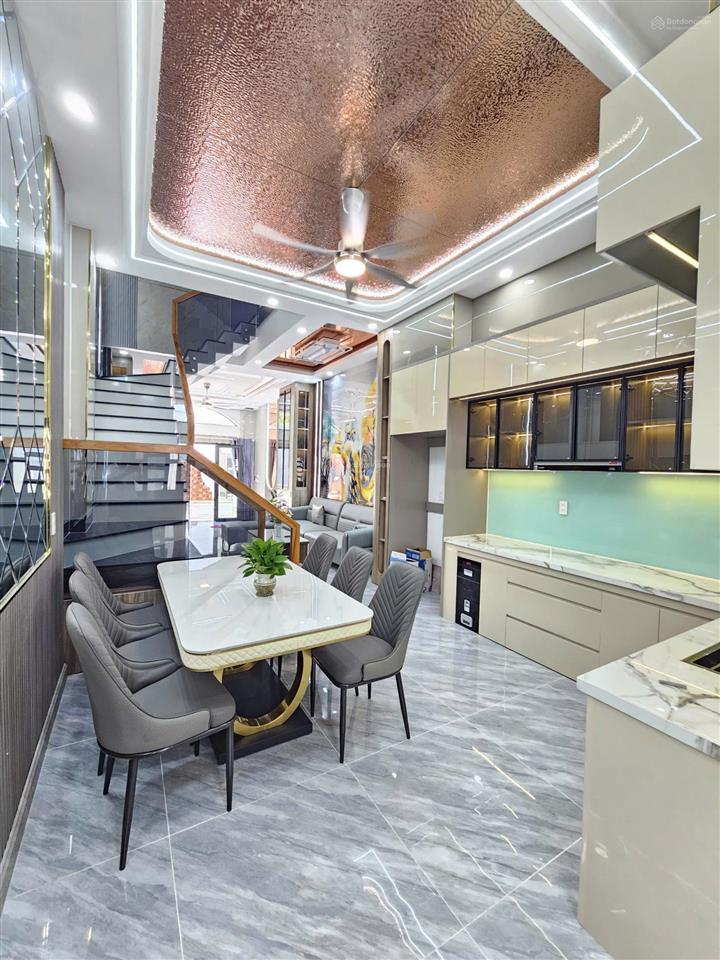 Bán nhà 1 trệt 2 lầu siêu đẹp .hoàn công ,nội thất đầy đủ .60m2 full thổ cư ,kdc gần vincom 550 .