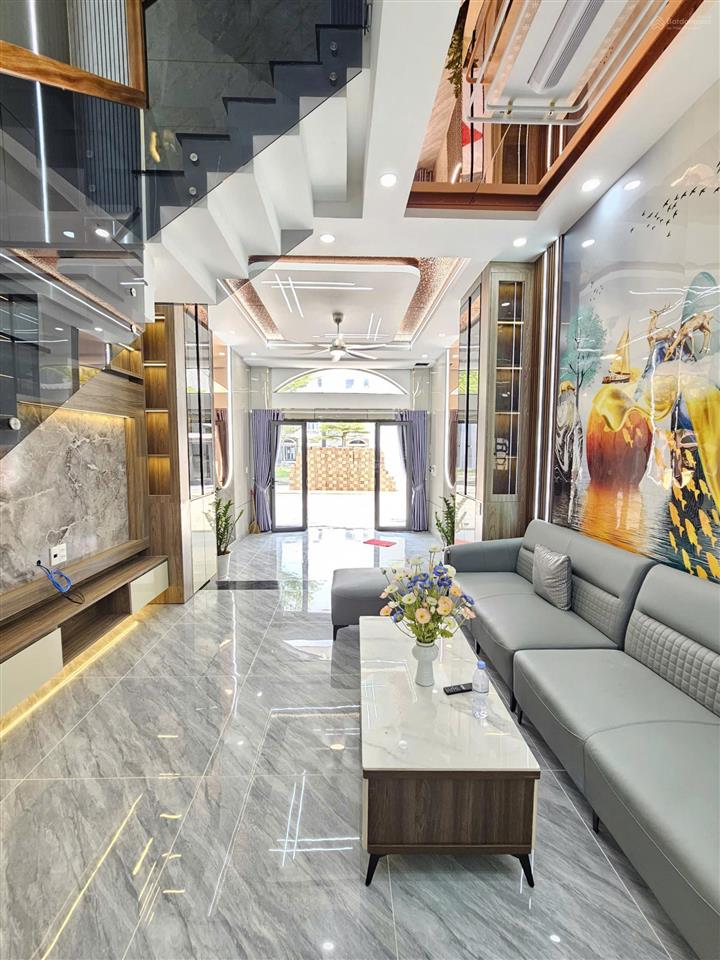 Bán nhà 1 trệt 2 lầu siêu đẹp .hoàn công ,nội thất đầy đủ .60m2 full thổ cư ,kdc gần vincom 550 .