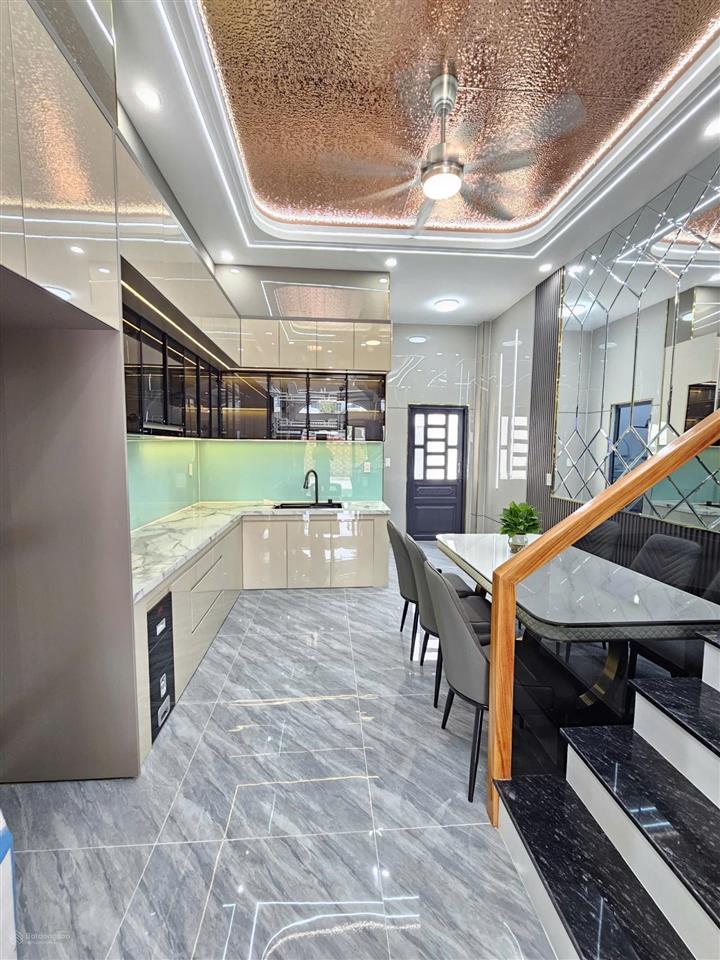 Bán nhà 1 trệt 2 lầu siêu đẹp .hoàn công ,nội thất đầy đủ .60m2 full thổ cư ,kdc gần vincom 550 .