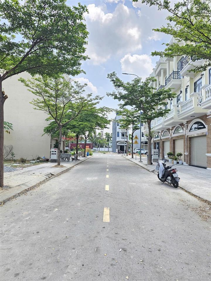 Bán nhà 1 trệt 2 lầu siêu đẹp .hoàn công ,nội thất đầy đủ .60m2 full thổ cư ,kdc gần vincom 550 .