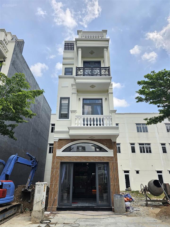 Bán nhà 1 trệt 2 lầu siêu đẹp .hoàn công ,nội thất đầy đủ .60m2 full thổ cư ,kdc gần vincom 550 .
