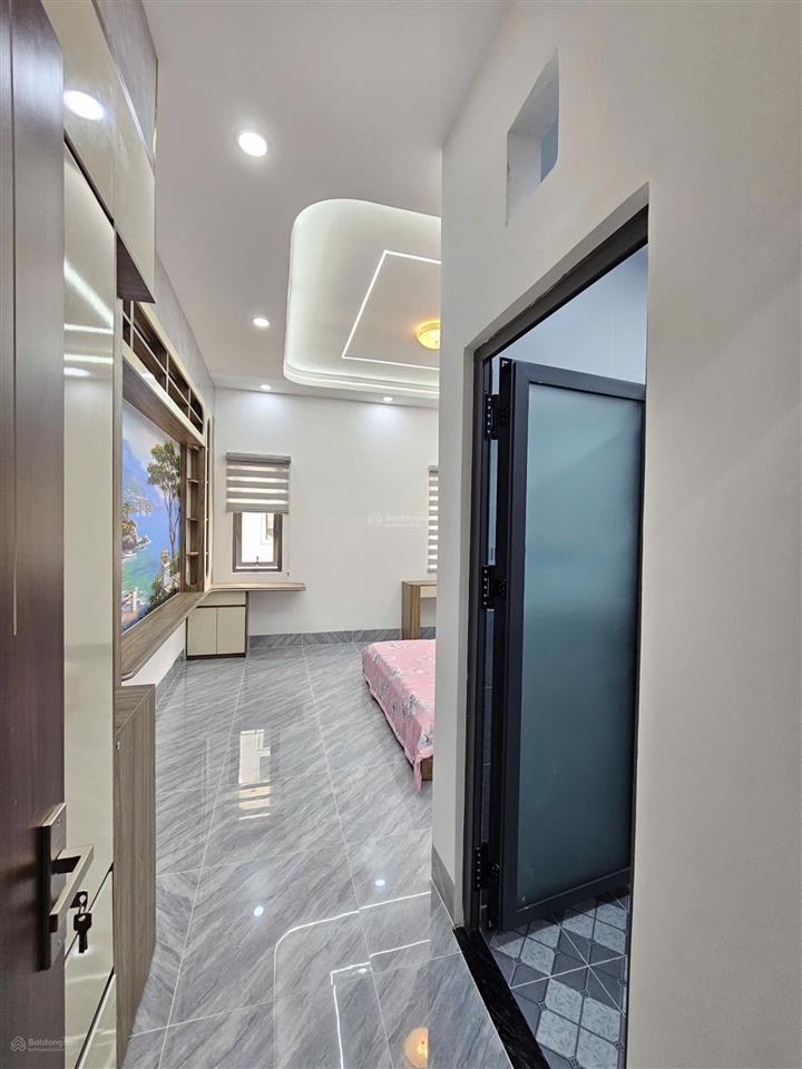 Bán nhà 1 trệt 2 lầu siêu đẹp .hoàn công ,nội thất đầy đủ .60m2 full thổ cư ,kdc gần vincom 550 .