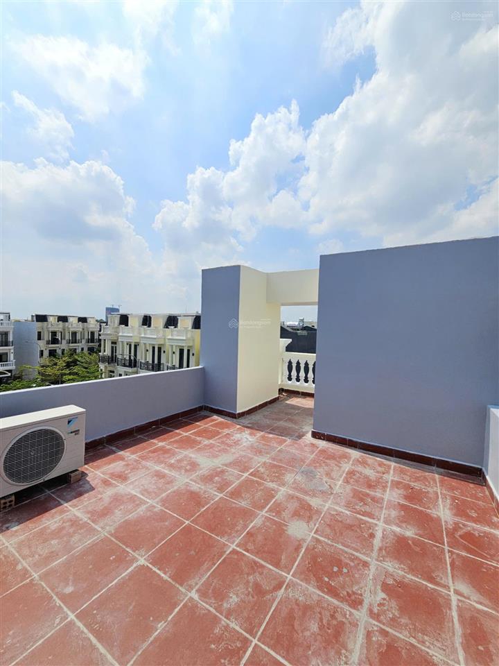 Bán nhà 1 trệt 2 lầu siêu đẹp .hoàn công ,nội thất đầy đủ .60m2 full thổ cư ,kdc gần vincom 550 .